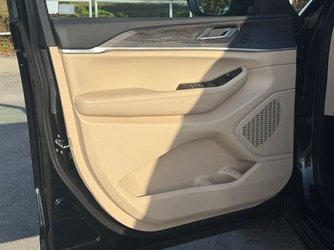 Certified 2025 Jeep Grand Cherokee Limited image 30