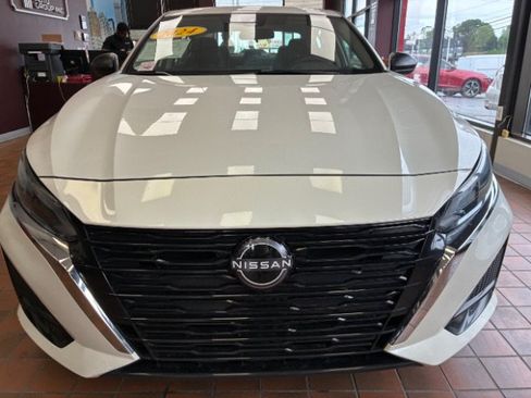 Used 2024 Nissan Altima 2.5 SV FWD image 5
