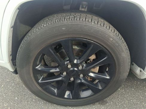 Used 2018 Jeep Grand Cherokee Altitude image 22