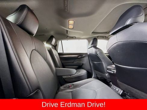 Used 2023 Toyota Highlander Limited AWD/4WD image 28