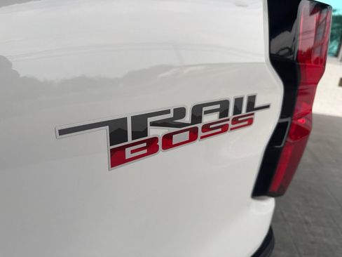 Used 2025 Chevrolet Colorado Trail Boss AWD/4WD image 11