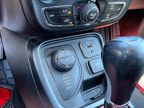 Used 2020 Jeep Compass Trailhawk AWD/4WD image 23