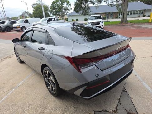 Used 2025 Hyundai Elantra Sport FWD image 4
