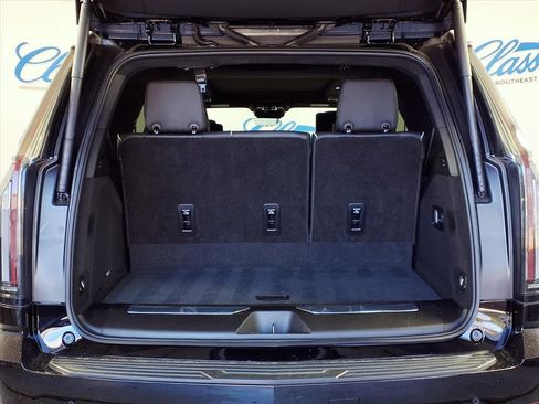 Used 2025 Cadillac Escalade Sport Platinum w/ LPO, ONYX Package image 8