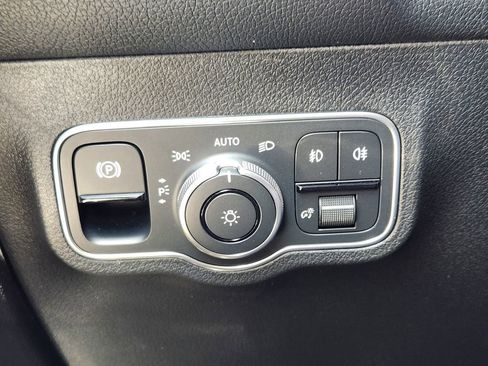 New 2025 Mercedes-Benz GLB 250 4MATIC image 21