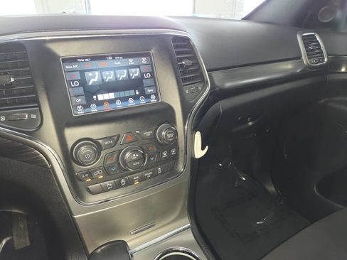 Used 2021 Jeep Grand Cherokee Laredo AWD/4WD image 33