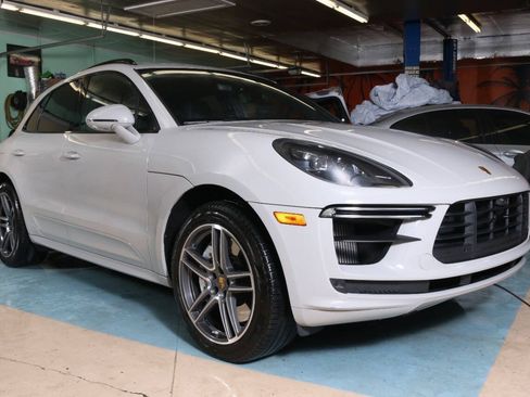 Used 2021 Porsche Macan Turbo AWD/4WD image 4