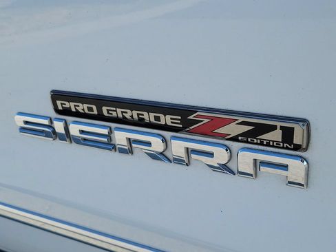 Used 2017 GMC Sierra 1500 SLT w/ SLT Premium Package AWD/4WD image 6