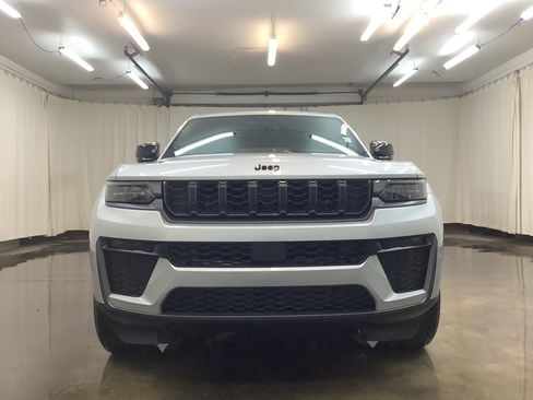 New 2026 Jeep Grand Cherokee Altitude AWD/4WD image 11