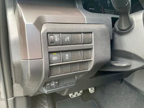 Used 2025 Toyota Tacoma TRD Sport AWD/4WD image 17