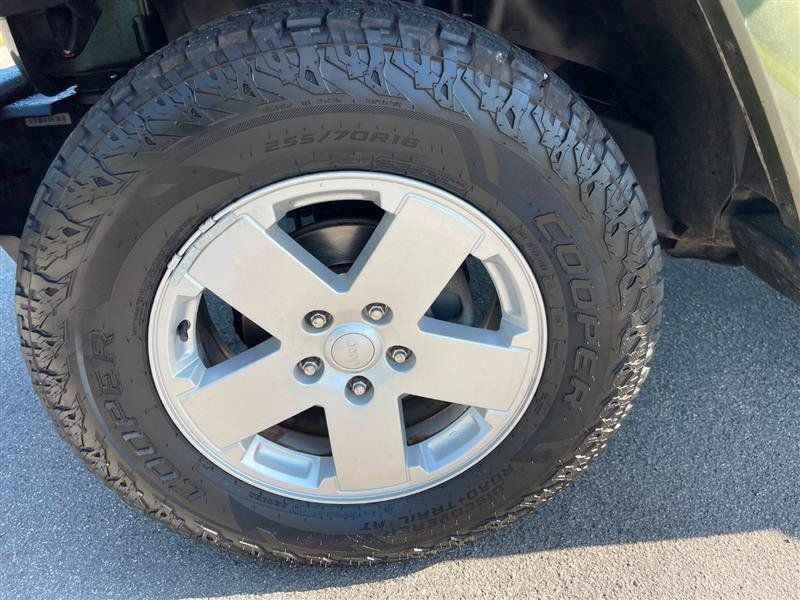 Used 2007 Jeep Wrangler Sahara w/ Dual Top Group AWD/4WD image 41