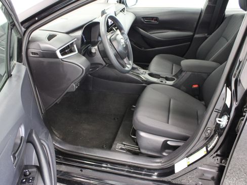 Used 2026 Toyota Corolla LE FWD image 14