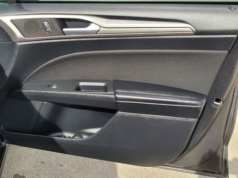 Used 2018 Ford Fusion SE image 7