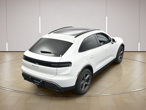 Certified 2025 Porsche Macan 4S Electric AWD/4WD image 37