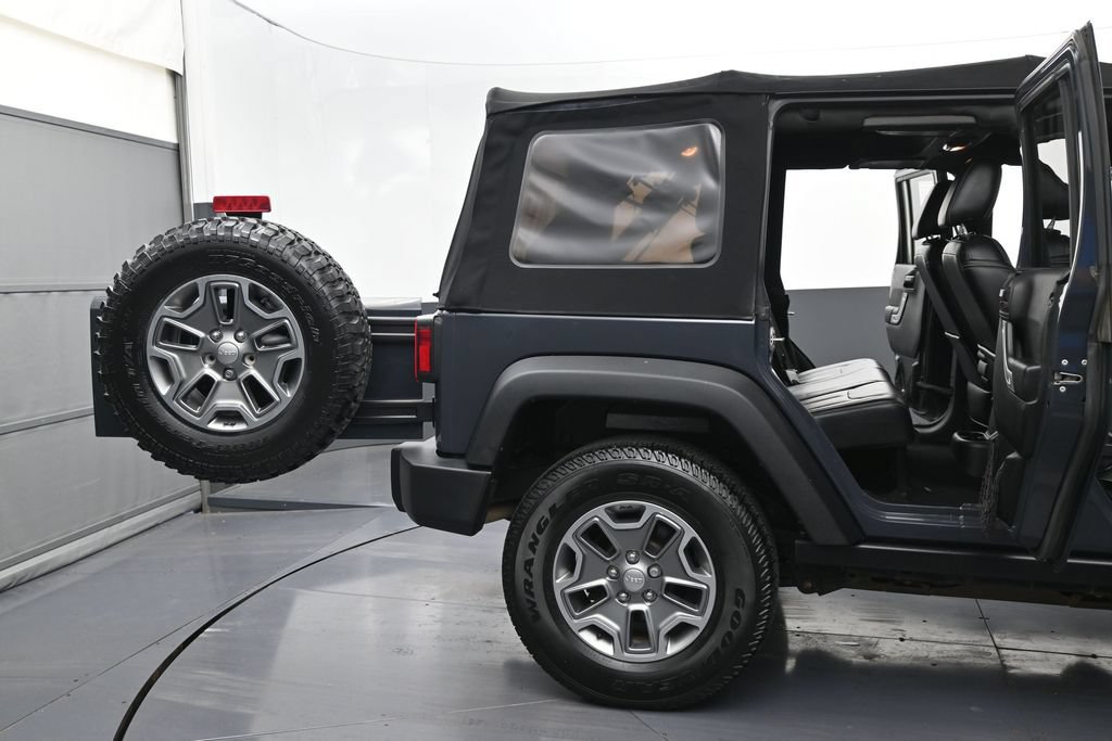 Used 2017 Jeep Wrangler Unlimited Rubicon w/ Dual Top Group AWD/4WD image 10