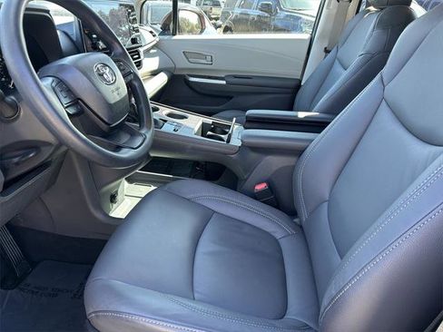Certified 2023 Toyota Sienna LE image 11