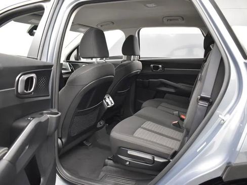 Used 2024 Kia Sorento LX image 15