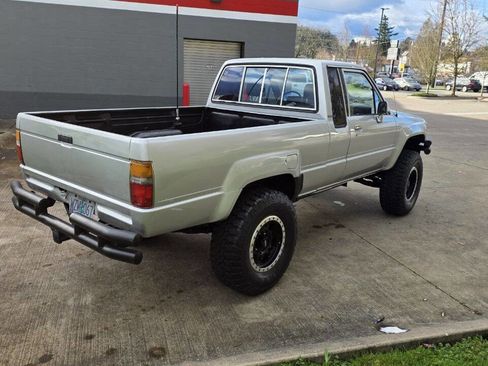 Used 1987 Toyota Pickup Deluxe image 5
