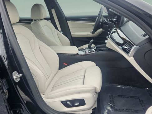 Used 2023 BMW 530e w/ Premium Package image 15