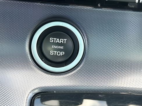 Used 2019 Jaguar F-TYPE Coupe RWD image 13