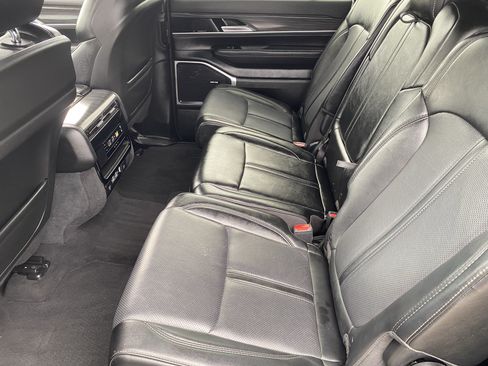 Certified 2024 Jeep Wagoneer L Series II w/ Flexible Seating Group AWD/4WD image 16