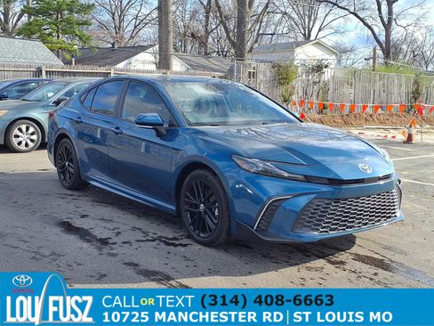 Certified 2025 Toyota Camry SE w/ Convenience Package image 1