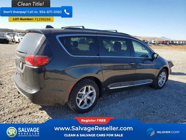 Used 2017 Chrysler Pacifica Touring-L FWD image 4