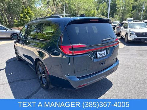 Used 2025 Chrysler Pacifica Limited FWD image 6