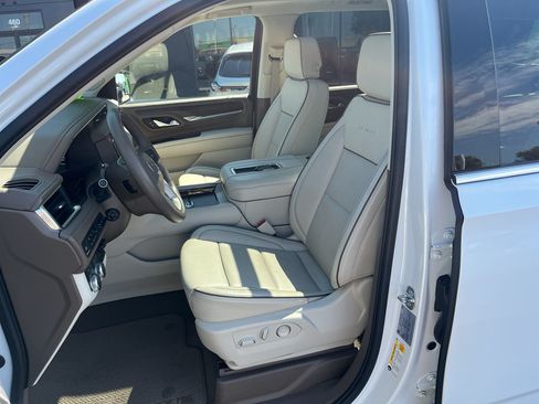 Used 2024 GMC Yukon XL Denali w/ Denali Reserve Package AWD/4WD image 32