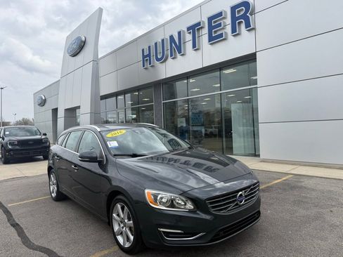 Used 2016 Volvo V60 T5 Premier w/ Convenience Package image 32