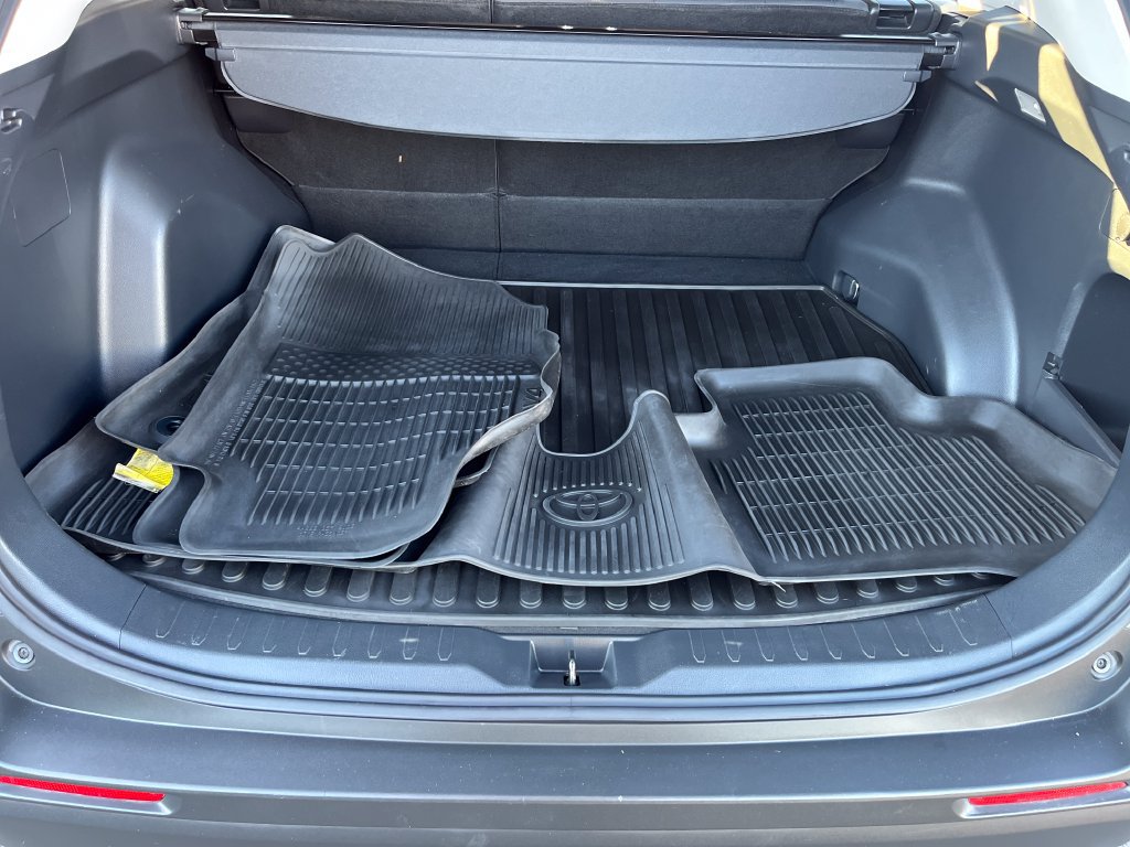 Used 2019 Toyota RAV4 XLE w/ Convenience Package FWD image 23