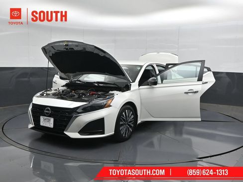 Used 2024 Nissan Altima 2.5 SV FWD image 55