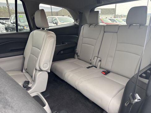 Used 2022 Honda Pilot Touring image 14