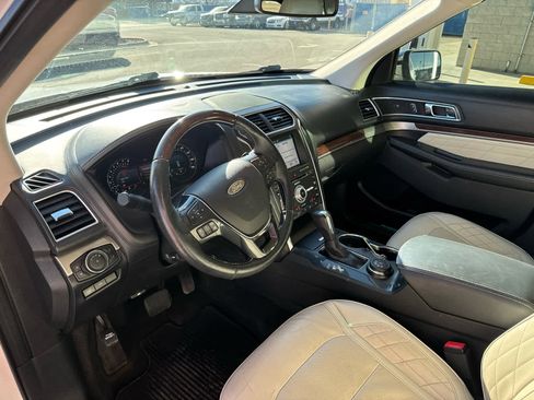 Used 2017 Ford Explorer Platinum image 11