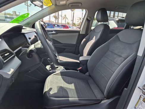 Used 2022 Volkswagen Taos SE FWD image 19
