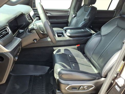 Used 2024 Jeep Wagoneer L Series III w/ Flexible Seating Group image 18