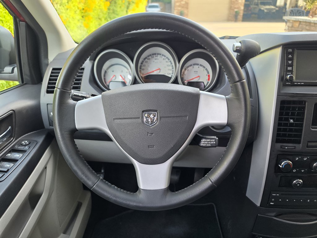 Used 2009 Dodge Grand Caravan SXT w/ Entertainment Group 2 FWD image 38