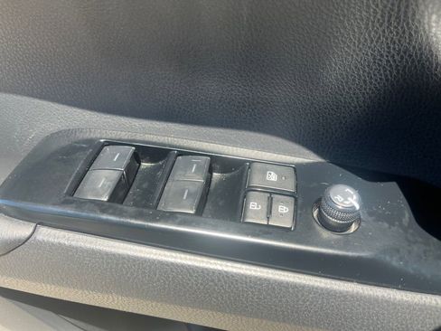 Used 2025 Toyota Camry LE w/ Convenience Package FWD image 11