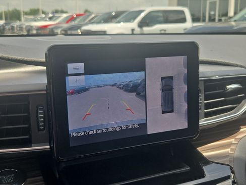 Used 2022 Ford Explorer Limited w/ Equipment Group 301A RWD image 25