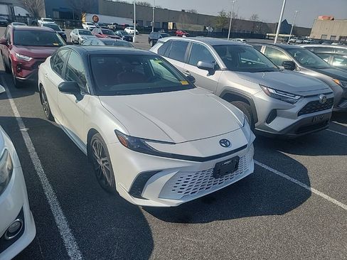 Used 2025 Toyota Camry XSE image 9