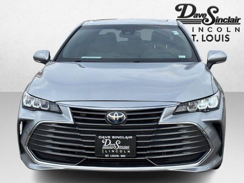 Used 2020 Toyota Avalon XLE w/ Moonroof Package image 8
