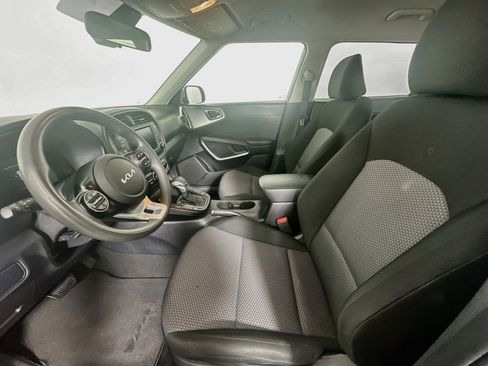 Used 2023 Kia Soul LX w/ LX Technology Package FWD image 13