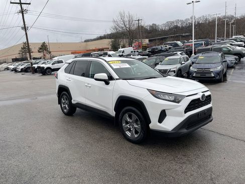 Certified 2022 Toyota RAV4 LE image 6