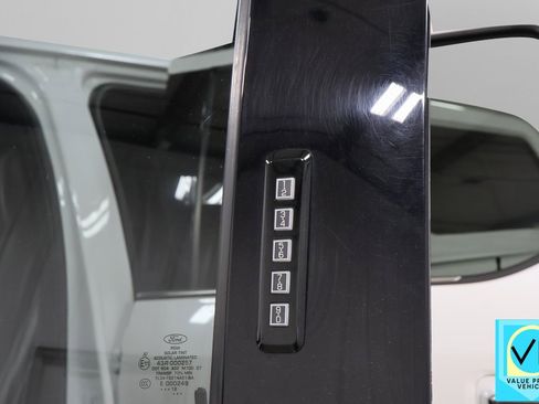 Used 2018 Ford F150 Platinum w/ Equipment Group 701A Luxury image 40