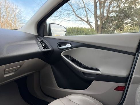 Used 2012 Ford Focus SEL image 24