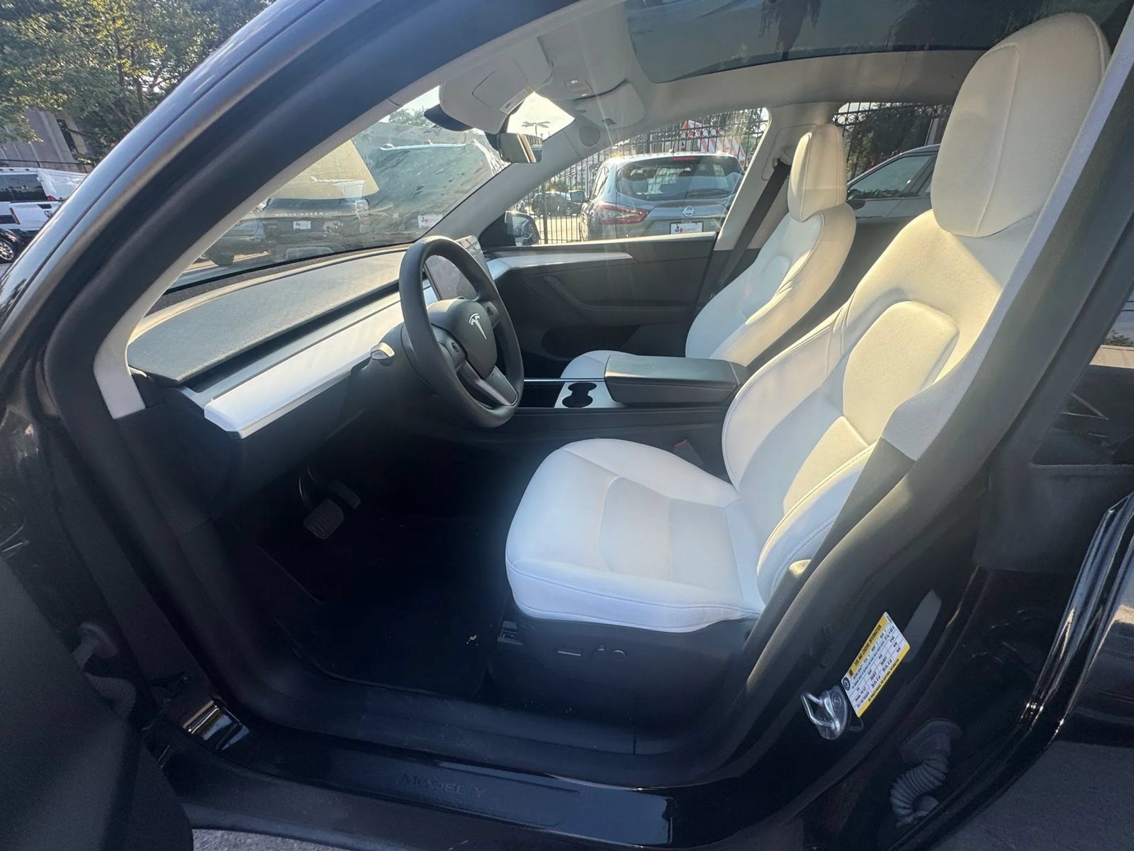 Used 2025 Tesla Model Y Long Range RWD image 4
