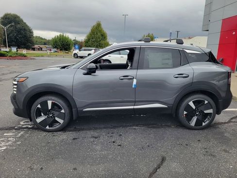 New 2026 Nissan Kicks SR w/ Cold Weather Package AWD/4WD image 9