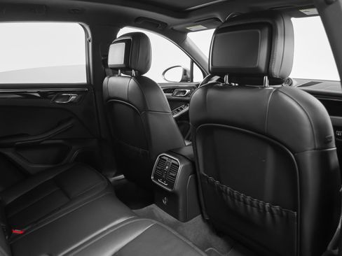 Certified 2023 Porsche Macan Turbo AWD/4WD image 28