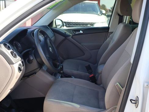 Used 2010 Volkswagen Tiguan 2WD image 12