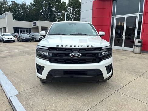 Used 2023 Ford Expedition Limited RWD image 2